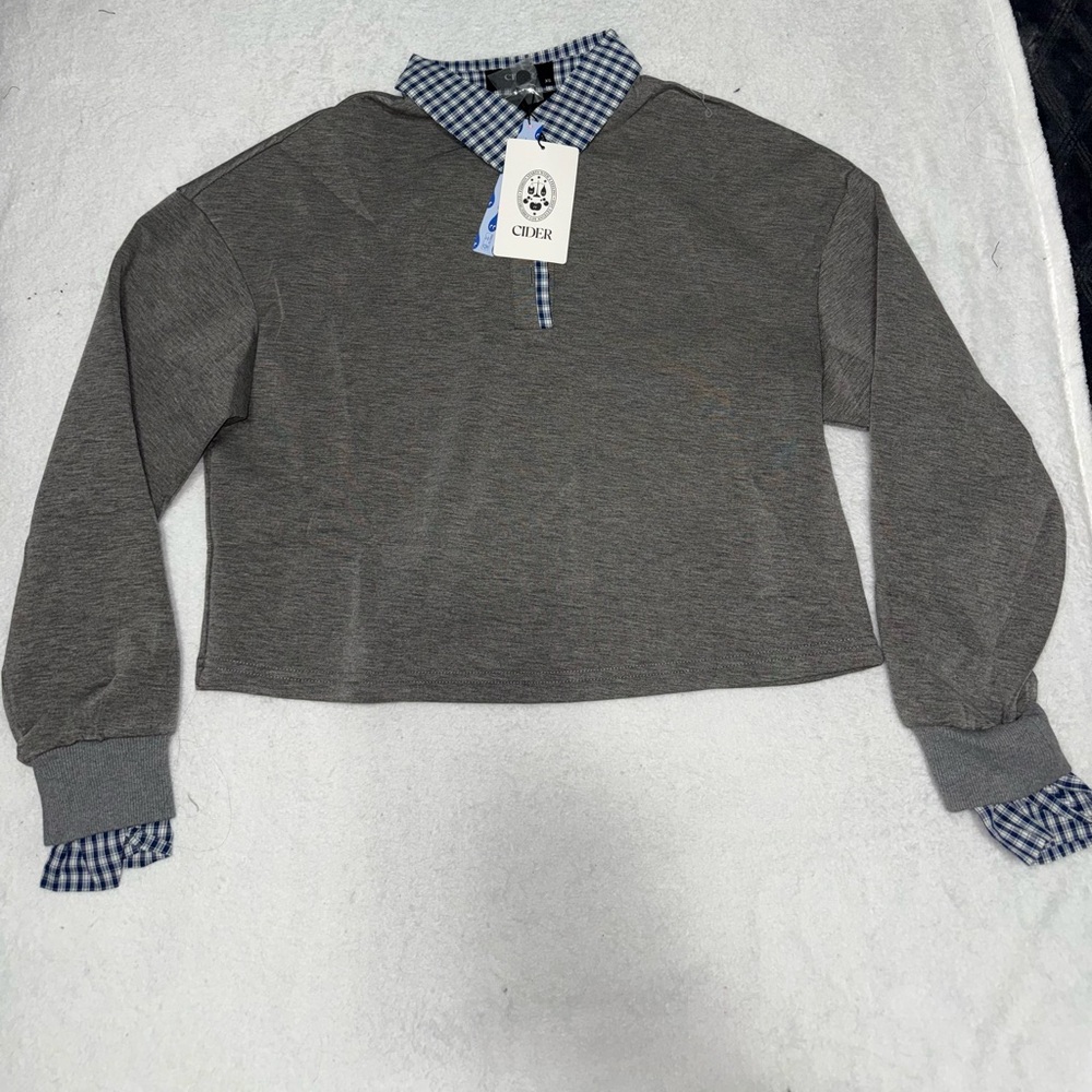 Cider Gray Top with Blue Checkered Collar